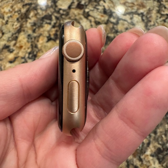 Apple Watch with black apple band: series 6, rose gold, 44mm - Picture 3 of 5